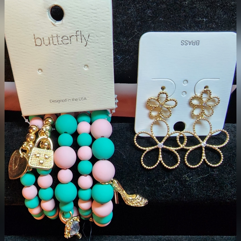 ⚜️ Beautiful charm bracelet and earring set